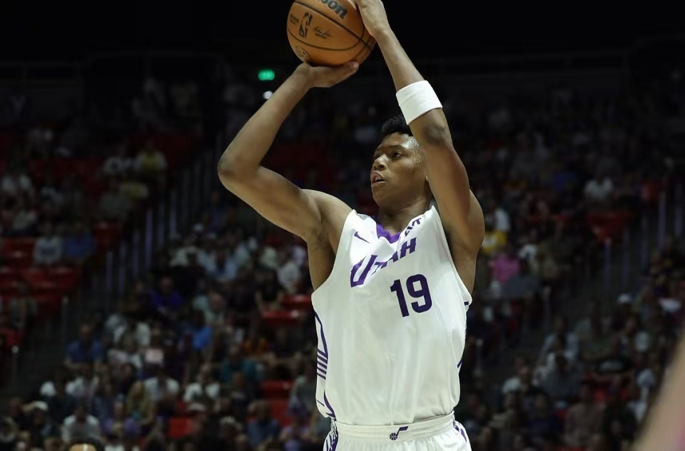 届两大热门, 分的领先 届两大热门, 分的领先